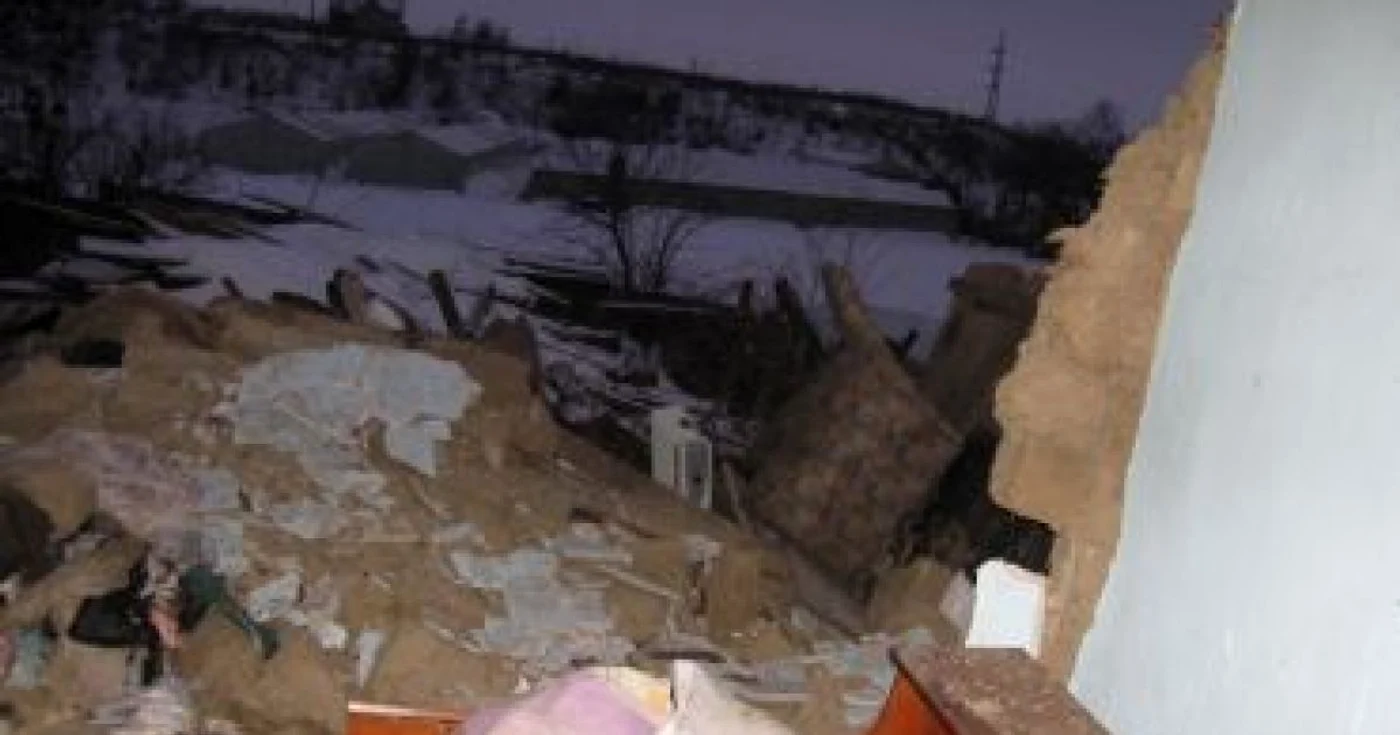 Cei doi părinţi nu au apucat să salveze nimic din agoniseala de o viaţă