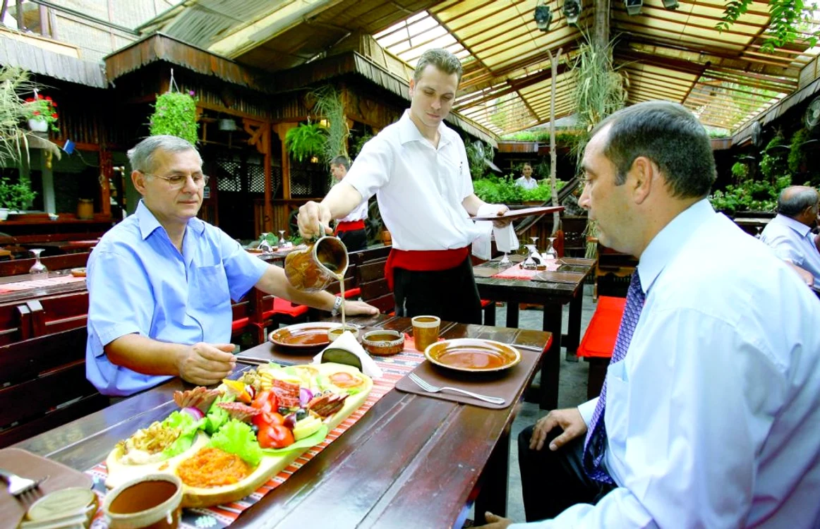Bacşişul a fost unul dintre "vinovaţii" pentru suspendarea activităţii unor firme, alături de bonul fiscal