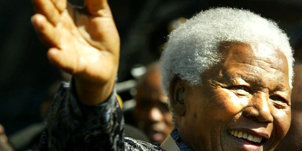 VIDEO Nelson Mandela la 91 de ani: concert Gloria Gaynor, Stevie Wonder, Cyndi Lauper
