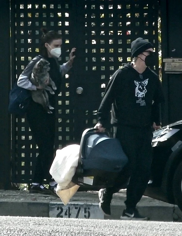 2 joaquin pheonis si rooney mara copil 3 jpg jpeg