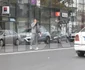 Barbatul traverseaza strada neregulamentar