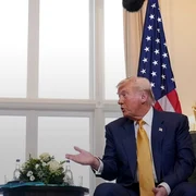 ursula von der Leyen Donald trump/FOTOX