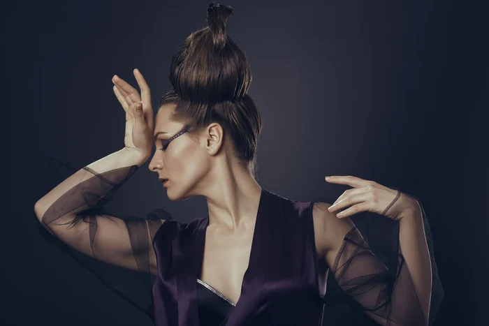 
    Unii nativi lovesc cu pumnul în perete @shutterstockclickpentrufemei.ro  