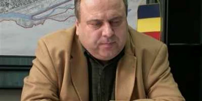 Primarul de Piatra Neamţ este suspect de gripa nouă