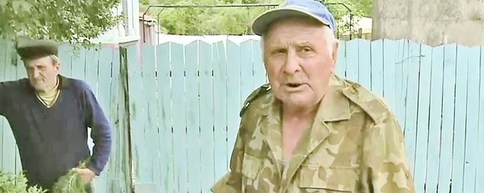 „Nu mă duc la vot. E pentru ei. Ei se îngraşă”, zice cu năduf bătrânul