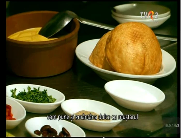 &quot;Sânii Mariei&quot;, un preparat pe bază de pui cu sos de muştar şi smântână