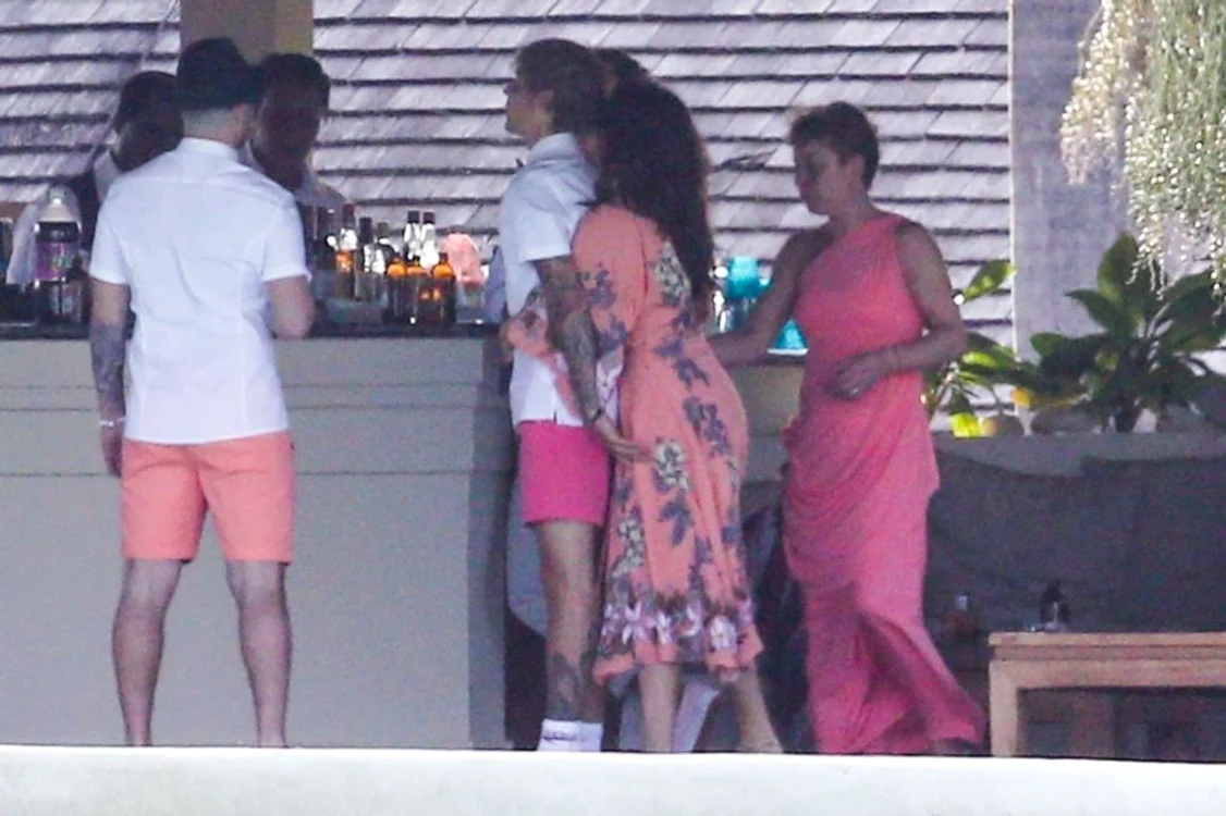 justin bieber selena hepta 3410734 jpg jpeg