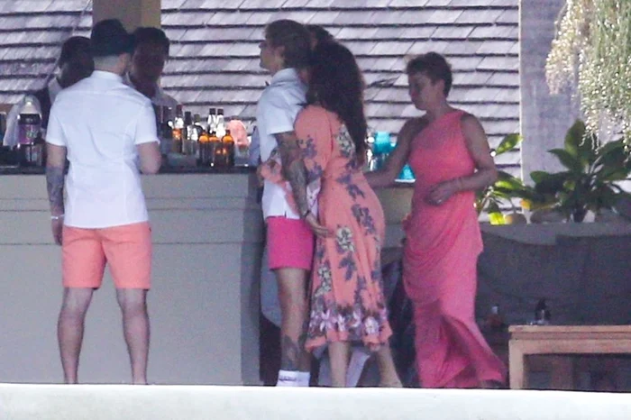 justin bieber selena hepta 3410734 jpg jpeg