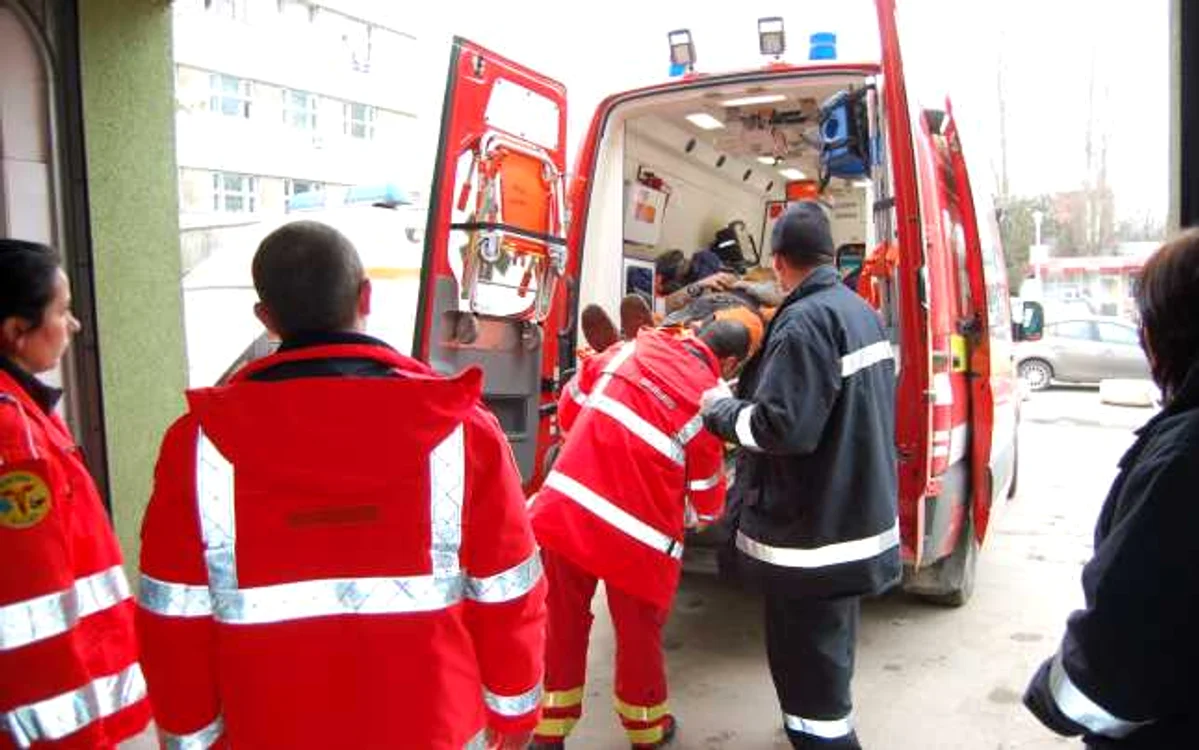 Bărbatul a fost trimis cu ambulanţa la Spitalul Floreasca (foto arhiva)