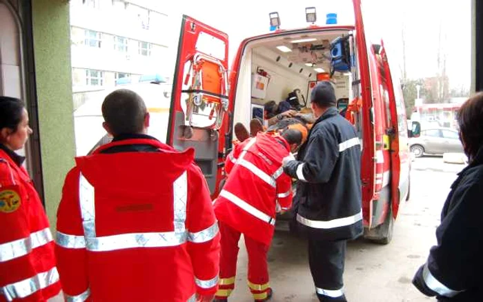 Bărbatul a fost trimis cu ambulanţa la Spitalul Floreasca (foto arhiva)