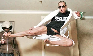 Căţelul Jules face pe Jean  Claude Van Damme jpeg