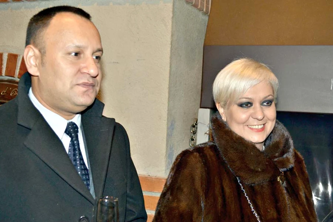 Artistul a dat chef cu lăutari de ziua lui. Dintre delicatesele servite n-au lipsit frigăruile