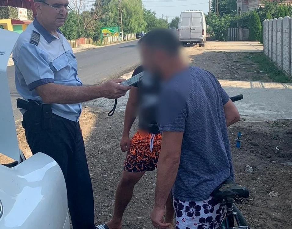 Consumul de alcool se sancţionează şi în cazul bicicliştilor care circulă pe drumurile publice FOTO: IPJ Olt