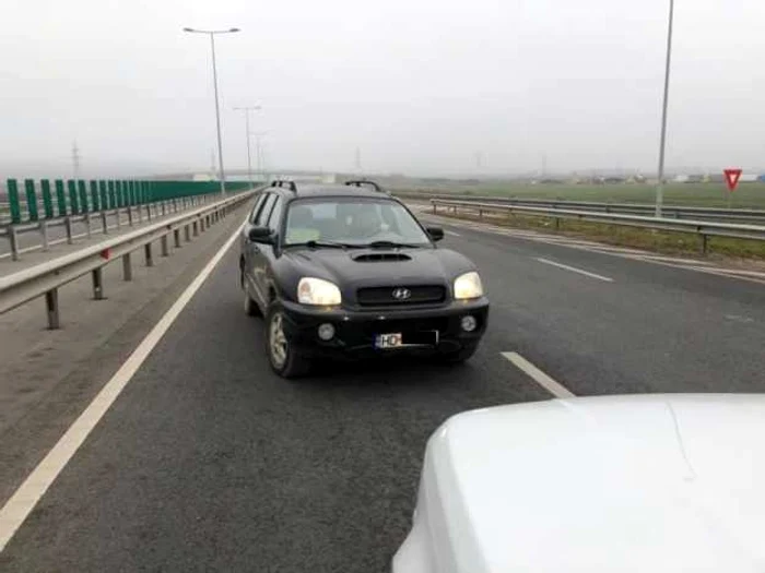 Maşina a fost blocată de un alt şofer. Foto: Info Trafic Romania