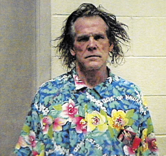 Nick Nolte a fost arestat deoarece a condus haotic pe o autostradă din California.