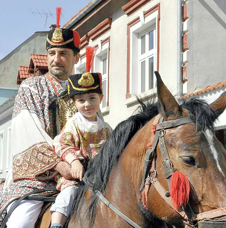 
    În fiecare an, în Duminica Tomii,  Junii coboară călare în cetatea BraşovuluiFoto: Rareş Stelea  
