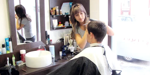 Domnii au salvat onoarea saloanelor de frumuseţe în prag de sărbători