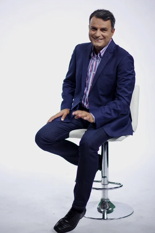 Lucian Mîndruţă prezintă emisiunea „Interactiv“ la postul de radio al televiziunii RCS&RDS FOTO Digi 24