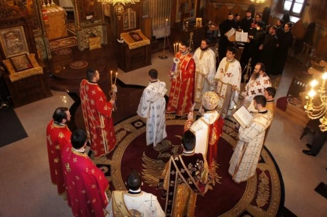 Slujbă la mănăstirea Sfinţii Voievozi din Slobozia FOTO doxologia.ro