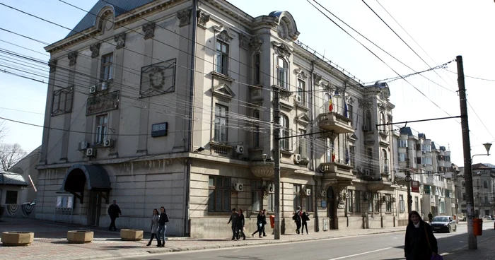 Angajaţii din Primărie se plâng că sunt afectaţi de unde electromagnetice