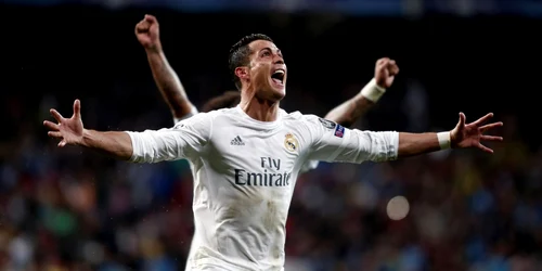 Fotbalistul Cristiano Ronaldo se bucur[ dup[ ce a ]nscris un gol ]n timpul sfertului de finală din Liga campionilor UEFA dintre echipele Real Madrid şi Wolfsburg pe stadionul Santiago Bernabeu din Madrid Spania FOTO Hepta/Abaca Press