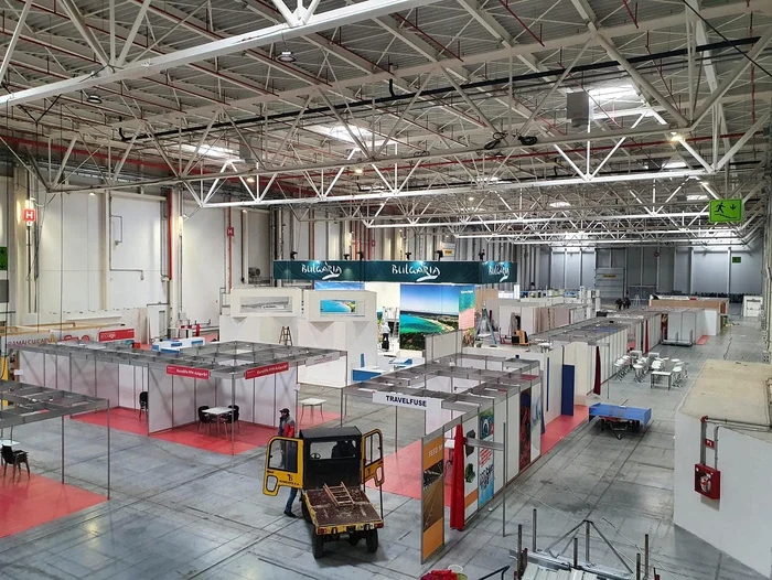 În pavilionul B2 de la Romexpo pregătirile erau ieri pe ultima sută de metri. Sursa foto: romexpo