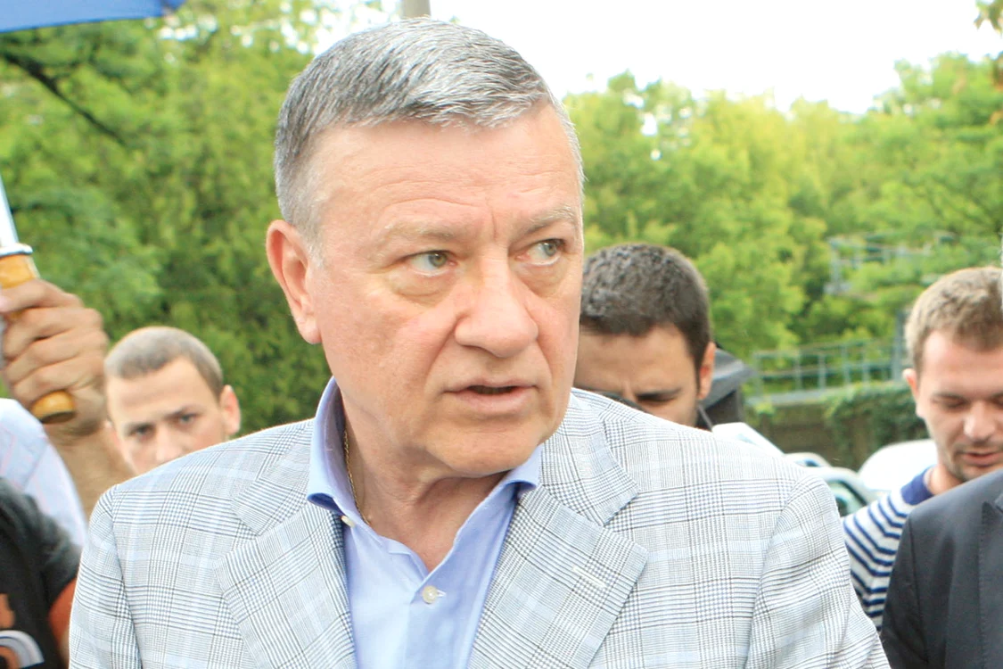 
    Mircea Sandu a condus fotbalul românesc 24 de ani  