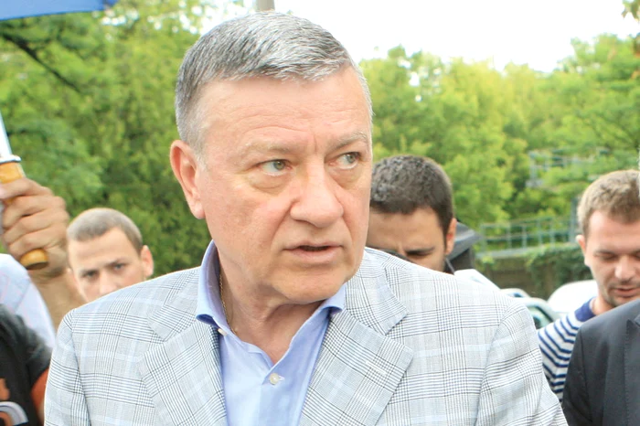 
    Mircea Sandu a condus fotbalul românesc 24 de ani  