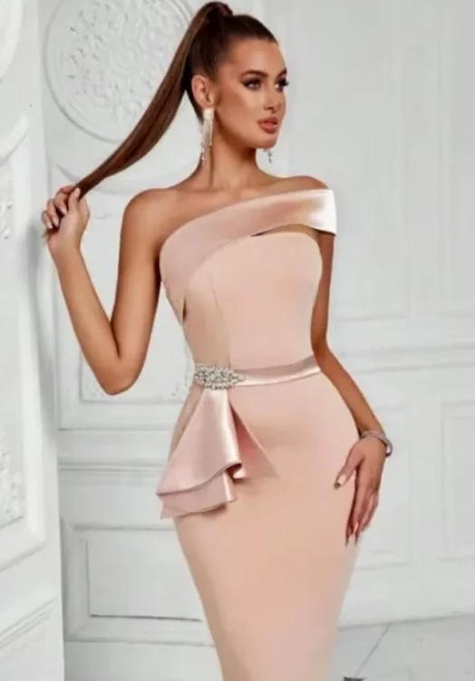 Rochia cu un model asemănător. Foto: captură Shein