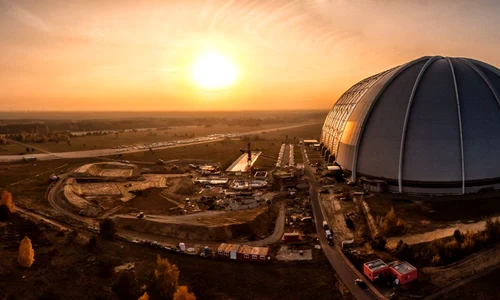 Hangarul se află la 60 de km de Berlin și găzduiește o lume magică jpeg
