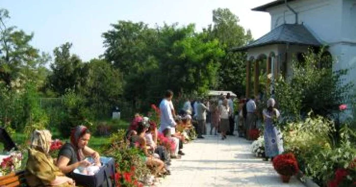 SLATINA:Praznic la Mănăstirea Strehareţi