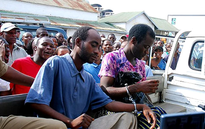 
    Twionge Chimbalang (20 de ani) şi Steven Monjeza (26 de ani) au de ispăşit 14 ani după gratii  