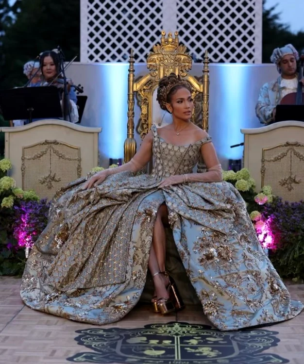 Jennifer Lopez, într-o rochie de prințesă de ziua ei