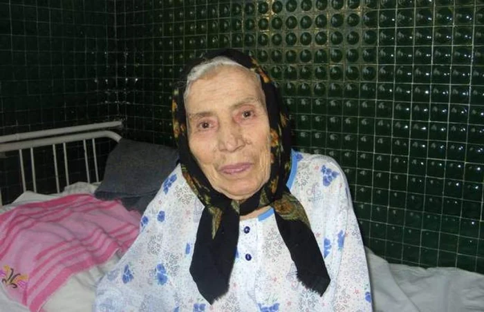 Ana Simion, pe patul de spital de la Domneşti în 2010 FOTO Cătălin Nedelcu