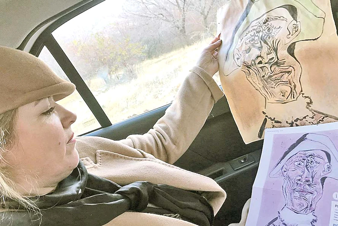 
    Scriitoarea comparase pânza din  pădure cu imaginea dintr-un catalog  şi nu sesizase nimic suspect  