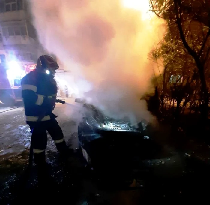 Incendiul a fost stins de pompieri FOTO Facebook/ISU Călăraşi