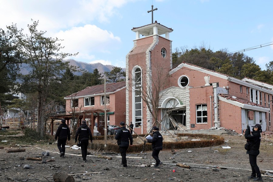 Forţele aeriene sud coreene au lansat, din greşeală, 8 bombe deasupra unui sat: mai multe persoane rănite