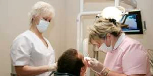 Tot mai mulţi pietreni ajung la dentist când nu mai pot suporta durerile
