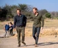 Prințul Harry cu Mike în Botswana. FOTO: Profimedia