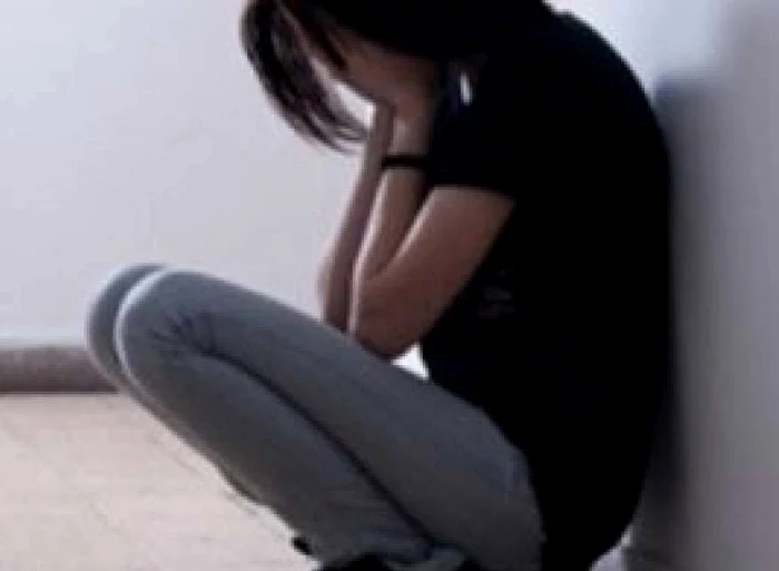 Eleva nu a dorit să se uite la un film porno, motiv pentru care a fost bătută de colegele ei
