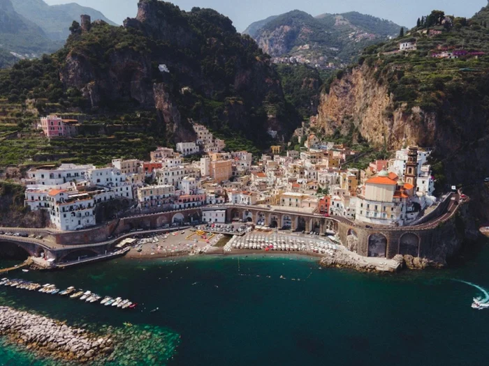 Atrani, cel mai mic oraș din Italia. Sursă foto: shutterstock
