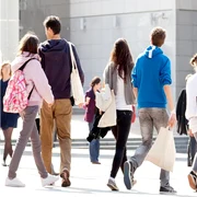 tineri angajati meserii jpg