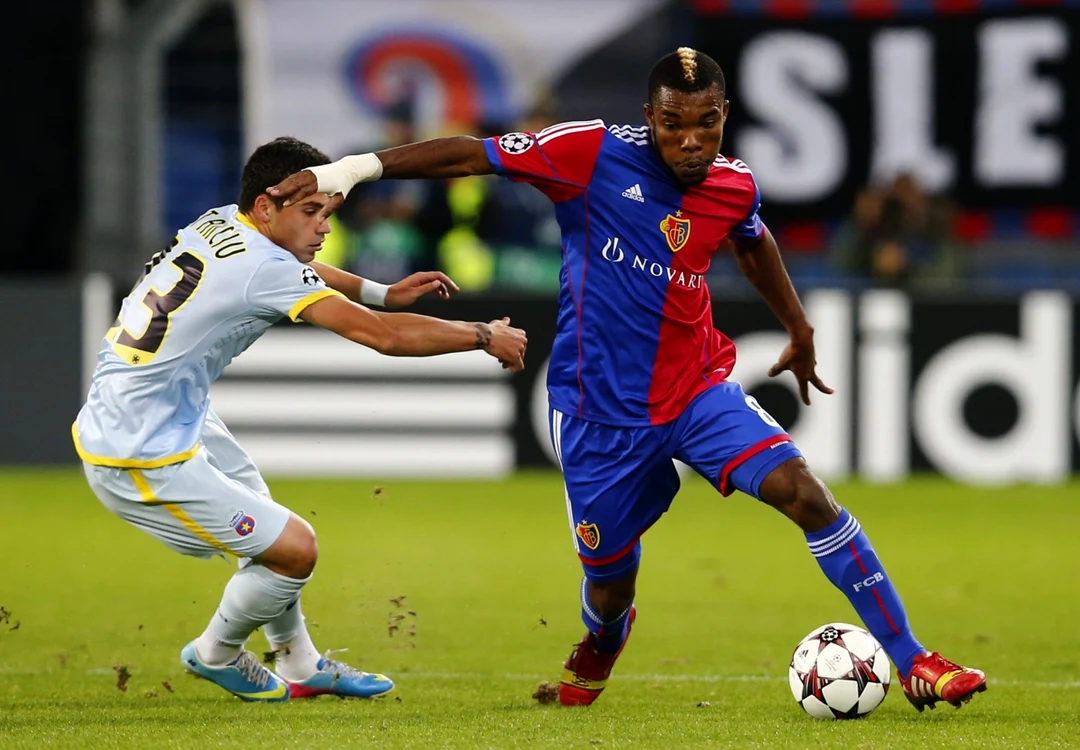 Serey Die (dreapta), mijlocaşul lui FC Basel FOTO Reuters