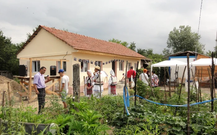 Imagine cu noua casă a familiei Zanfir  (FOTO: Mugurel Manea)