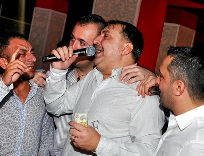 
    Vali Vijelie este m\ndru de fiica luiFoto: arhivă personală  