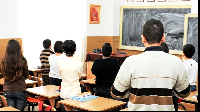 Profesorul de religie le-a dat elevilor o broşură împotriva homofobieiFoto: Click!