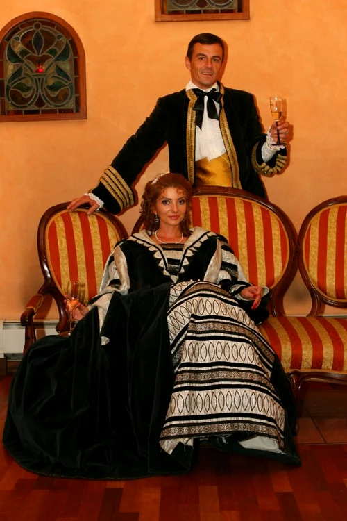 Nașii cuplului Cristian și Elena Bozgan sunt fratele și cumnata Mihaelei Rădulescu