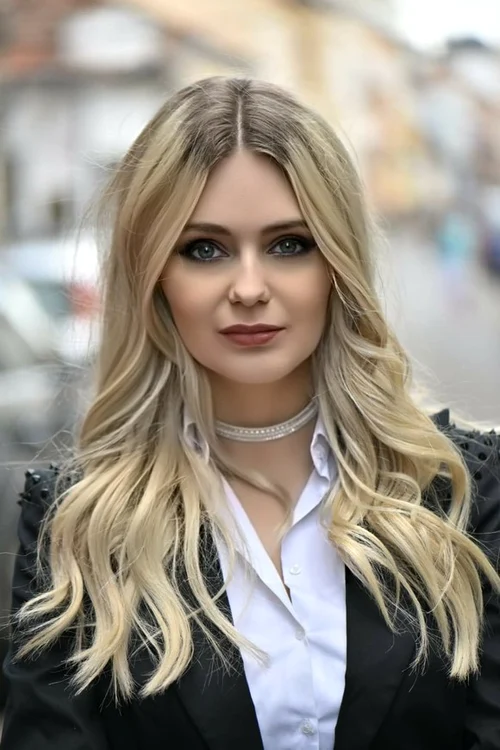 
    Claudia  Ardelean  a câștigat  mai multe  concursuri  de miss  