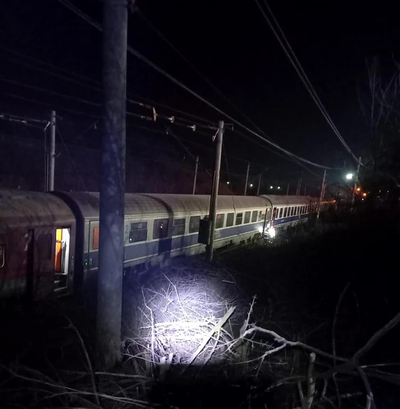 În tren se aflau peste 200 de călători FOTO ISU Teleorman