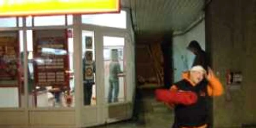 Băiatul de la pizza a plecat dezamăgit pentru că nimeni nu i-a plătit comanda